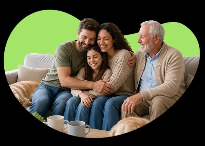 Familia unida con respaldo de Equidad Seguros